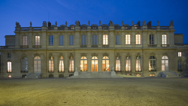 Façade de l'Hôtel de Lassay (vue de nuit) Façade de l'Hôtel de Lassay (vue de nuit)