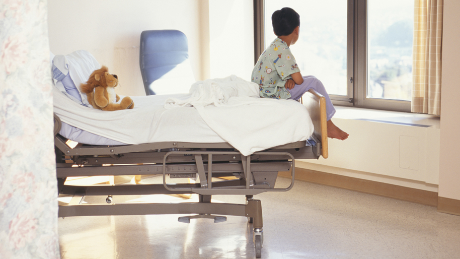 Enfant malade à l'hopital